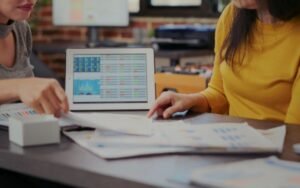 Choosing the Right Accounting Software: QuickBooks, Xero, Zoho Books & More